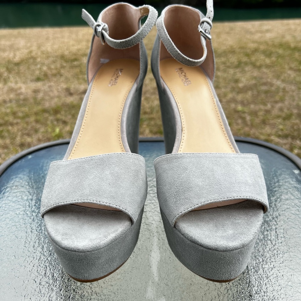 NWOT Michael Kors suede wedge 👡
